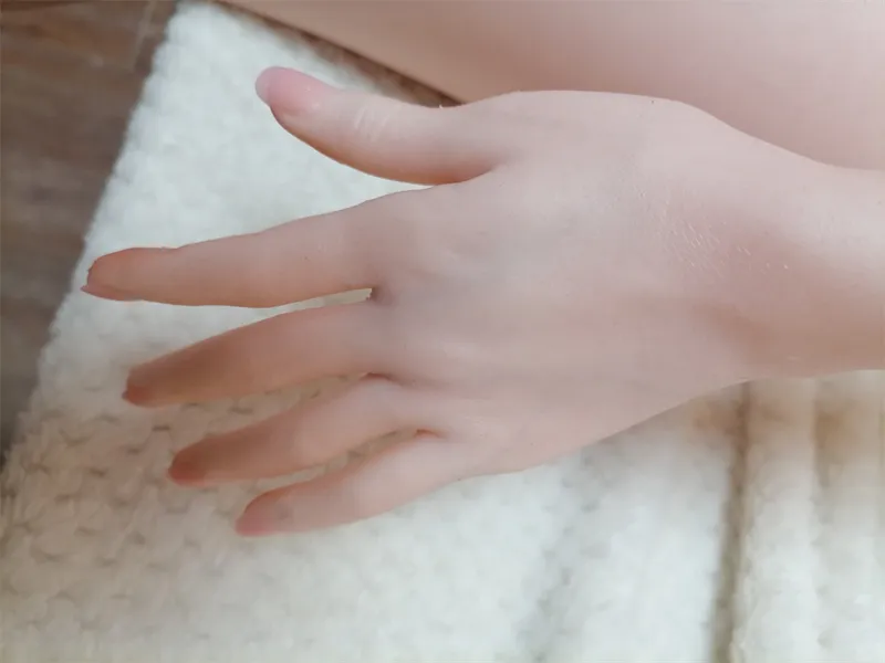 Simulated Blood Vessels Real Girl Feelings Hand